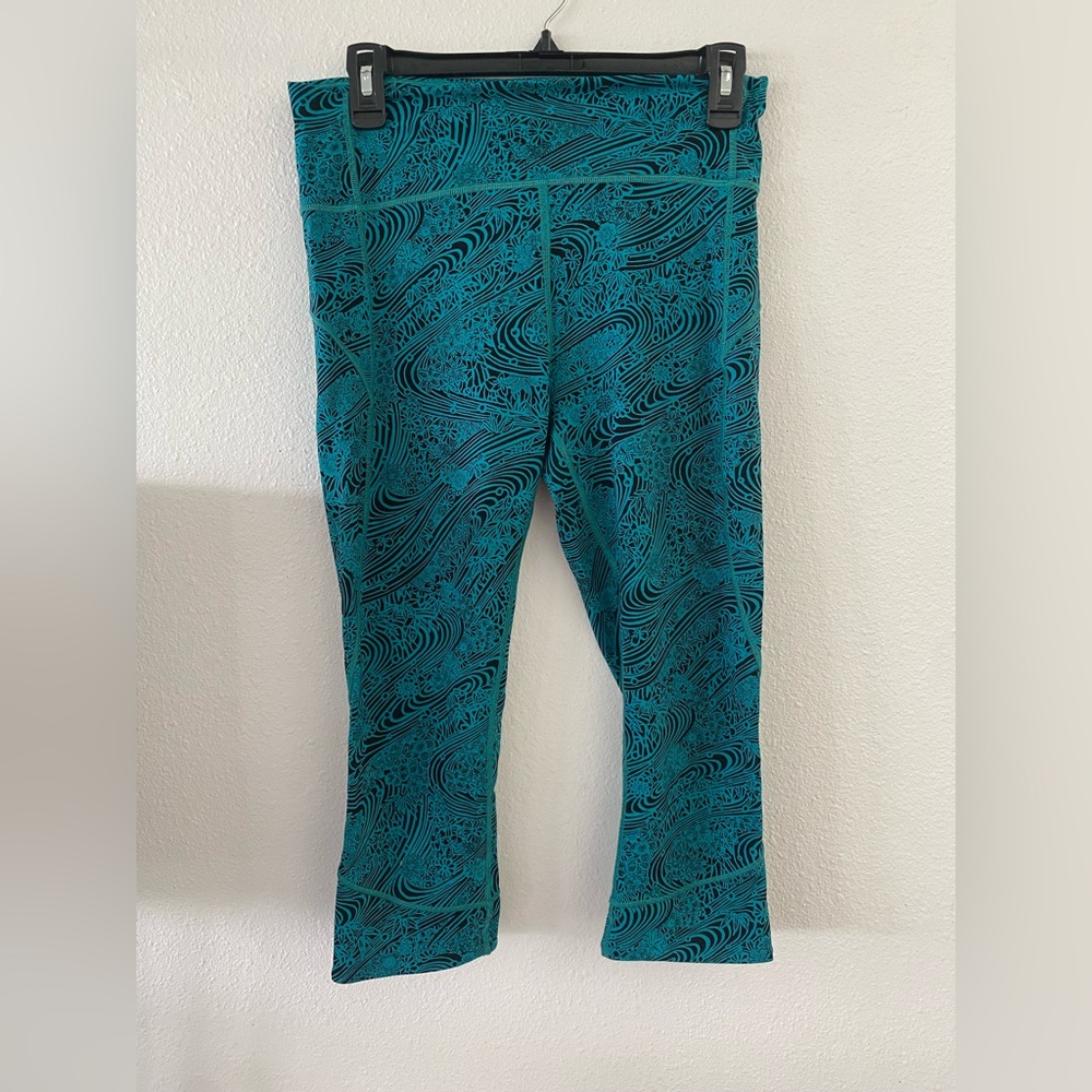 Lululemon teal cropped floral leggings